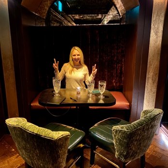 Alice - Nice enclave Comfy seats!! - Cocktail Bars Near Me - Omaha, Nebraska