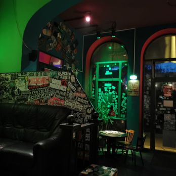 Der Stattbahnhof Kneipe - Blick auf Türen zu Balkon/Terrasse - Dive Bars Near Me - Schweinfurt, BY Der Stattbahnhof Kneipe - Blick auf Türen zu Balkon/Terrasse - Dive Bars Near Me - Schweinfurt, BY
