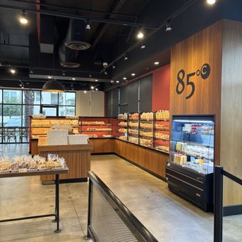 85°C Bakery Cafe-Simi Valley - Inside - Coffee & Tea Near Me - Simi Valley, California