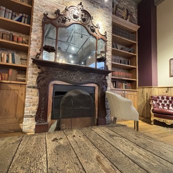Caffè Nero - Cozy fireplace and chairs that are actually comfortable - Coffee & Tea Near Me - Boston, Massachusetts