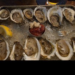 Fenton River Grill - Oysters on happy hour!