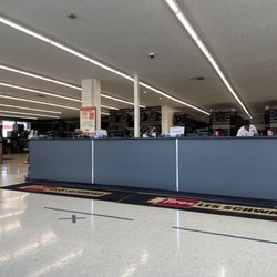 Les Schwab Tire Center - Front Desk