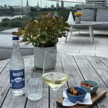 Fontenay Bar - Sauvignon Blanc - Bars Near Me - Hamburg, HH