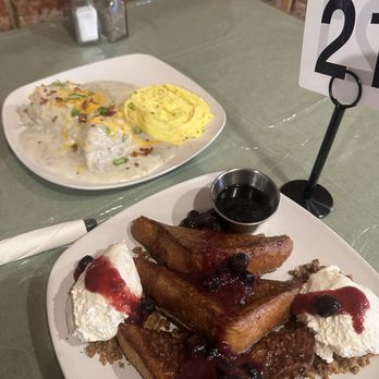 Sequoia Mountain Bakery - Brûléed French Toast & Sequoia Biscuits and Gravy - Bakeries Near Me - Kernville, California