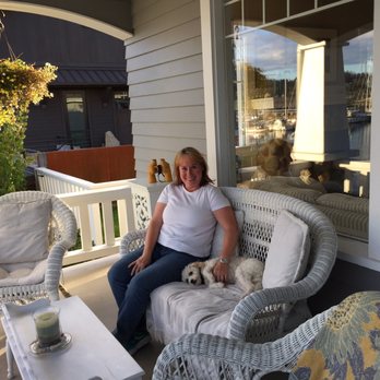 Waterfront Inn - Comfy fun place - Hotels Near Me - Gig Harbor, Washington