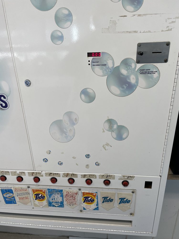 LILI’S LAUNDROMAT Updated August 2024 135 Whiting St, Plainville