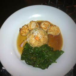 Scallops with garlic spinach