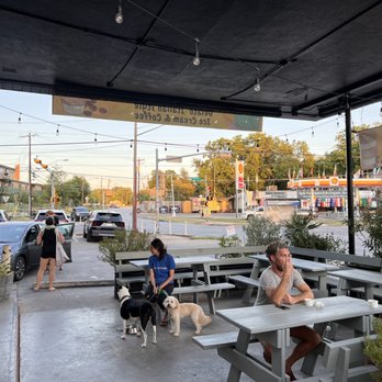 Gelatoro - outside patio - Coffee Roasteries Near Me - Austin, Texas