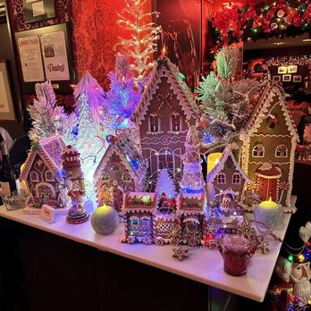 Durant's - Decorated for the Holidays - Steakhouses Near Me - Phoenix, Arizona