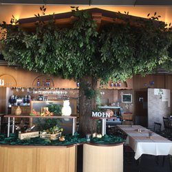 Restaurant Strandhotel - Restaurant interior.