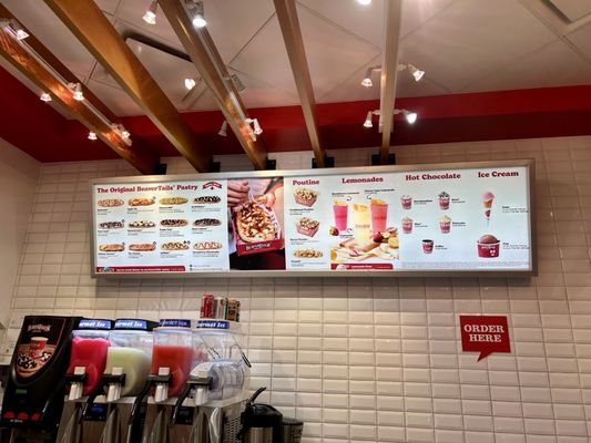 BeaverTails- Queues de Castor (Banff East) by null