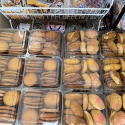 Panaderia Y Restaurante Mi Tierra - Champurradas y ojaldras. Pan mixto menudo.