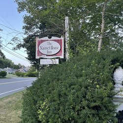 Nauset House Inn - Entrance to the bed and breakfast