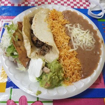 Tacomiendo - Plato de tacos. I ordered one hard tortilla and one soft tortilla. - Mexican Near Me - Culver City, California