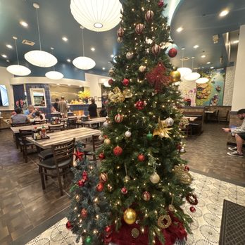 Pho Lab - Festive Little Christmas Tree - Vietnamese Near Me - Lake Forest, California Pho Lab - Festive Little Christmas Tree - Vietnamese Near Me - Lake Forest, California
