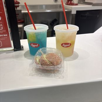 Dipped - blueberry peach lemonade and mango peach lemonade and a strawberry shortcake apple!! - Bakeries Near Me - Sacramento, California