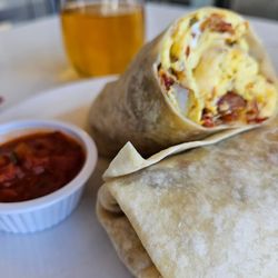 Kitchen in the Canyon - Breakfast burrito and fresh apple juice