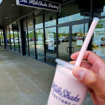 MilkShake Factory Moon - Dairy Free Strawberry Shake.... This was absolutely amazing! - Desserts Near Me - Moon, Pennsylvania