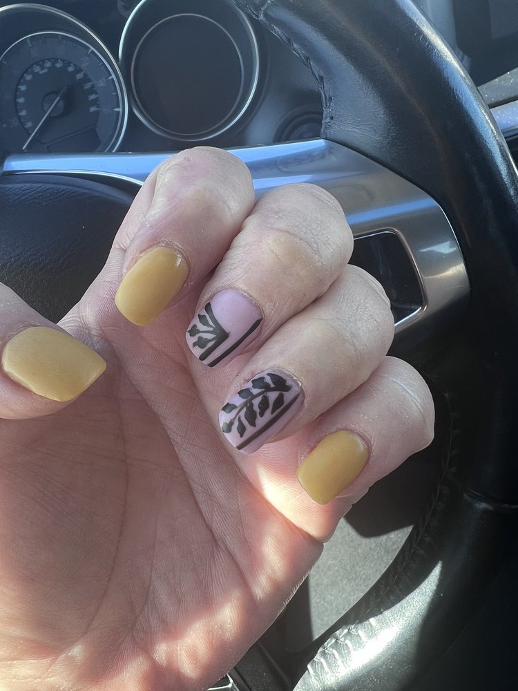 QUEEN NAILS Updated September 2024 13 Reviews 3091 Floyd Blvd