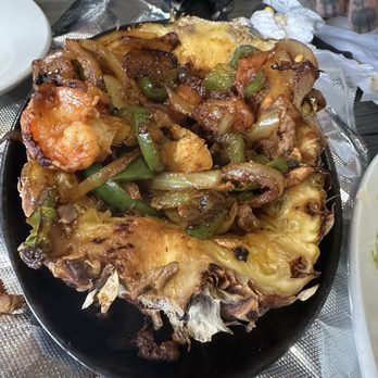 Las Palmas Authentic Mexican Restaurant - Fajitas in a pineapple - Mexican Near Me - Platteville, Wisconsin Las Palmas Authentic Mexican Restaurant - Fajitas in a pineapple - Mexican Near Me - Platteville, Wisconsin