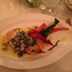 Le Saint-Jacques - Poached salmon with spinach sauce and rustic vegetables