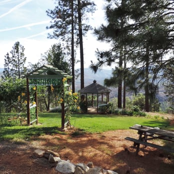Lillaskog Lodge - Lower Lawn area - Hotels Near Me - Groveland, California Lillaskog Lodge - Lower Lawn area - Hotels Near Me - Groveland, California