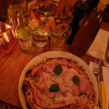 Pizzéria N° 900 - Pizza Near Me - Outremont, Quebec Pizzéria N° 900 - Pizza Near Me - Outremont, Quebec