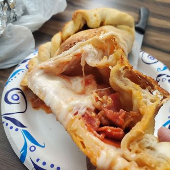 Bommarito's Pizzeria - Insjde calzone - Pizza Near Me - Saint Louis, Missouri