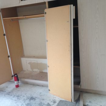 Umbrella Movers - Fire extinguisher left behind.closet door broken - Movers Near Me - Las Vegas, Nevada Umbrella Movers - Fire extinguisher left behind.closet door broken - Movers Near Me - Las Vegas, Nevada