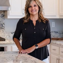 Janet Marquez - Compass Real Estate - Updated photo