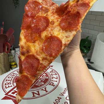 Fernanda's NY Pizza - Pepperoni slice - Pizza Near Me - Studio City, California Fernanda's NY Pizza - Pepperoni slice - Pizza Near Me - Studio City, California