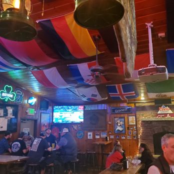 The Green Lantern Tavern - people sitting at tables - Pubs Near Me - Walla Walla, Washington The Green Lantern Tavern - people sitting at tables - Pubs Near Me - Walla Walla, Washington