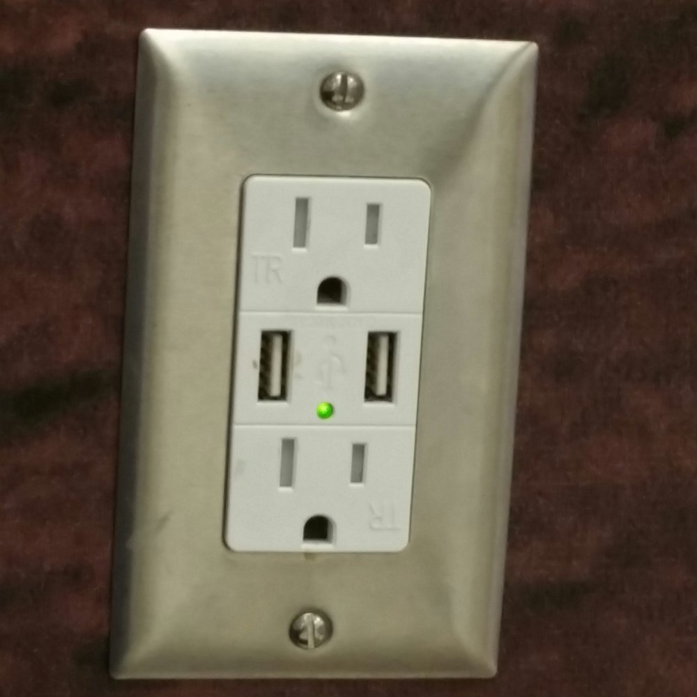 Baskin Robbins - USB charging ports at every table in the store! Brilliant and thoughtful! Bravo! - Ice Cream & Frozen Yogurt Near Me - Napa, California