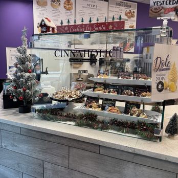 Cinnaholic - Counter - Bakeries Near Me - Tampa, Florida Cinnaholic - Counter - Bakeries Near Me - Tampa, Florida