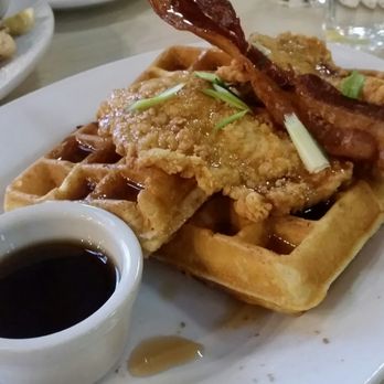 Chicago Waffles - Bacon Chicken Waffle - Breakfast & Brunch Near Me - Chicago, Illinois