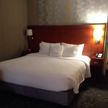Courtyard by Marriott Phoenix North/Happy Valley - King bed with crisp, white bedding. - Hotels Near Me - Phoenix, Arizona
