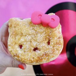 Hello Kitty Cafe - Hello Kitty Strawberry Pastry