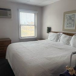 Traverse Bay Inn - King bedroom