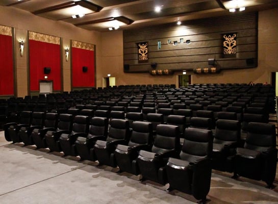 Kiggins Theatre by null