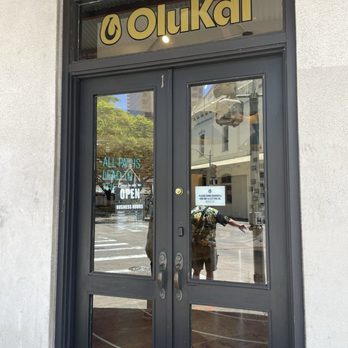 OluKai - Entrance at the Makai/Ewa side of S Hotel & Nuuanu Streets - Shoe Stores Near Me - Honolulu, Hawaii