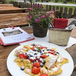 Vorderkaser Jausenstation - Kaiserschmarren mit Beeren