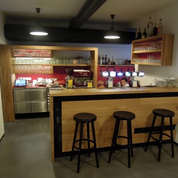 Restaurace Racek - Bar. Zdroj: http://www.restaurace-racek.cz/fotogalerie/ - Czech Near Me - Brno, JM