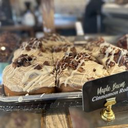 Calico Cupboard Cafe And Bakery - Anacortes - Maple Bacon Cinnamon Roll