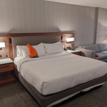 DoubleTree by Hilton Fullerton - Hotels Near Me - Fullerton, California