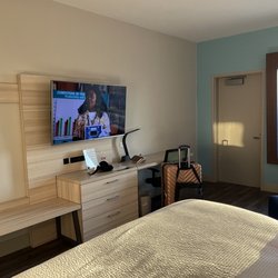 Holiday Inn Express & Suites Galveston Beach - Nice TV