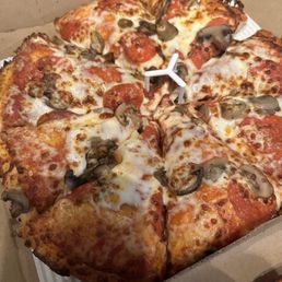 Medium pan w/ extra cheese