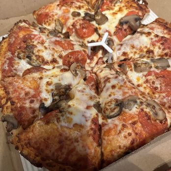 Pizza Hut - Medium pan w/ extra cheese - Pizza Near Me - Mililani, Hawaii