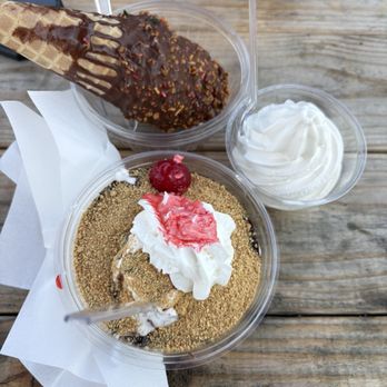 Scoops Ice Cream Shoppe - S'mores Sunday, large dipped cone and vanilla for the dogs - Ice Cream & Frozen Yogurt Near Me - Syracuse, New York