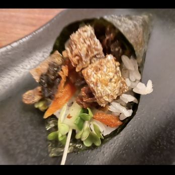 Ichiza 2 Hanare - Salmon skin Hand roll, kinda blurrry but taste guud! - Izakaya Near Me - Las Vegas, Nevada