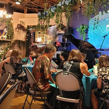 Medici's - View of the dining room, stage, and the bar area (left, back) during preshow dinner. - Music Venues Near Me - Honolulu, Hawaii Medici's - View of the dining room, stage, and the bar area (left, back) during preshow dinner. - Music Venues Near Me - Honolulu, Hawaii